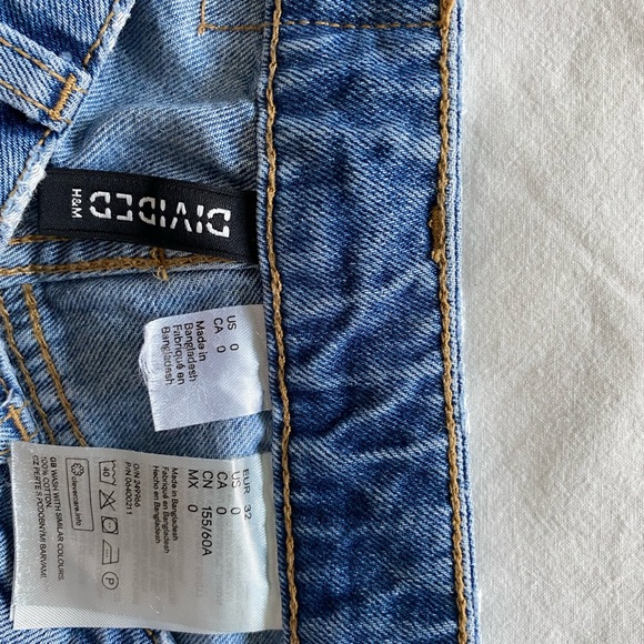 H&M Divided 90s Mom Jeans - Picture 2 of 3